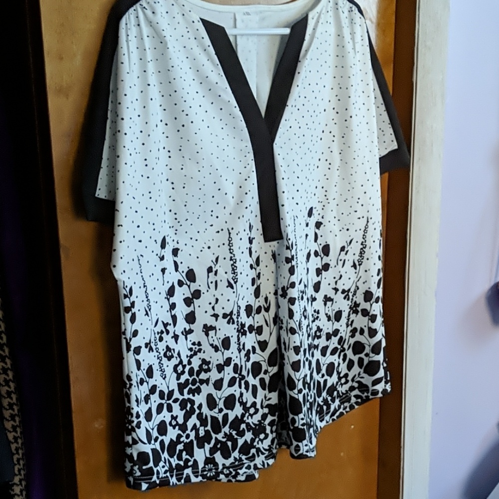 Ladies blouse - Picture 3 of 3